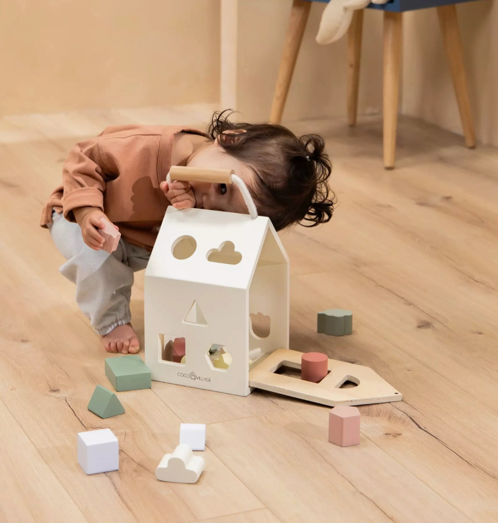 Coco Village - Wooden Shapes Sorting House|81540