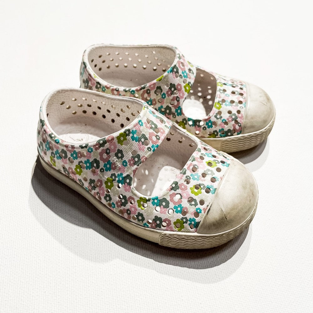 Native Shoe Size 4|220790