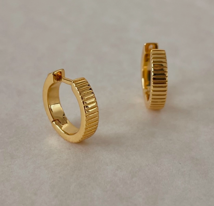 Ribbed Honey Huggie Hoops -18K PVD Gold Plating|186978