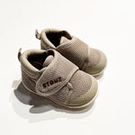 Stonz Shoes Size 4 **Imperfection|219921