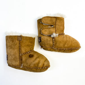 Gender Neutral UGG Boots 3|47914