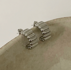 Mini Emma Ribbed Earrings- Silver|218819