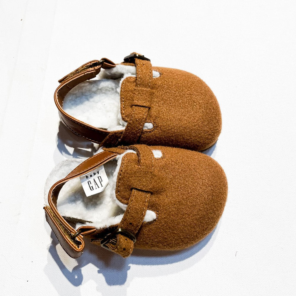 Gap Shoes 5/6C|165077