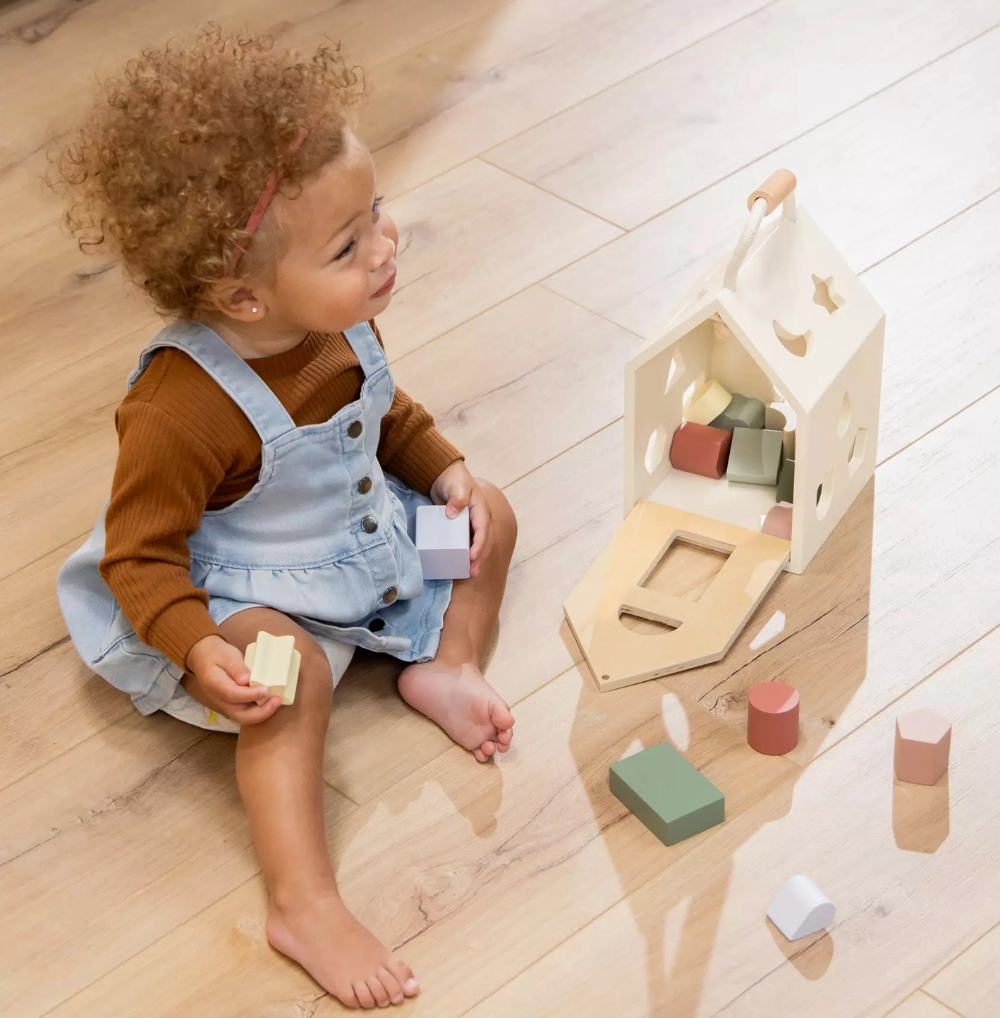 Coco Village - Wooden Shapes Sorting House|81539