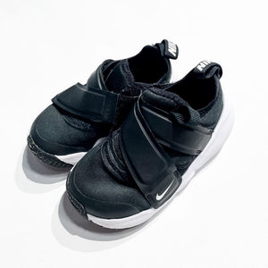 Black Nikes 7|196006