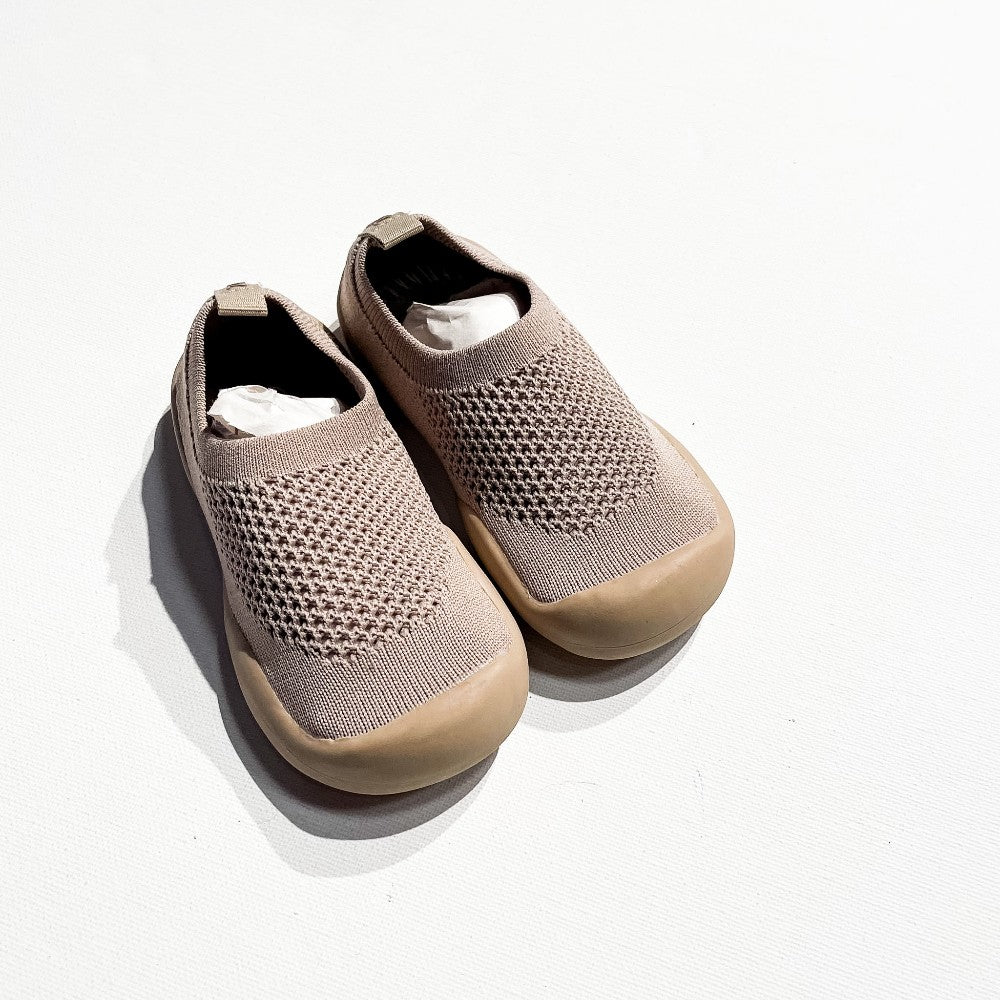 Stonz Shoes 8 *One Shoe Is Missing A Sole|228848