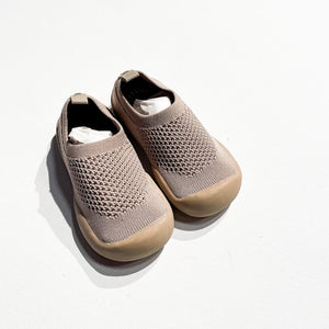 Stonz Shoes 8 *One Shoe Is Missing A Sole|228848