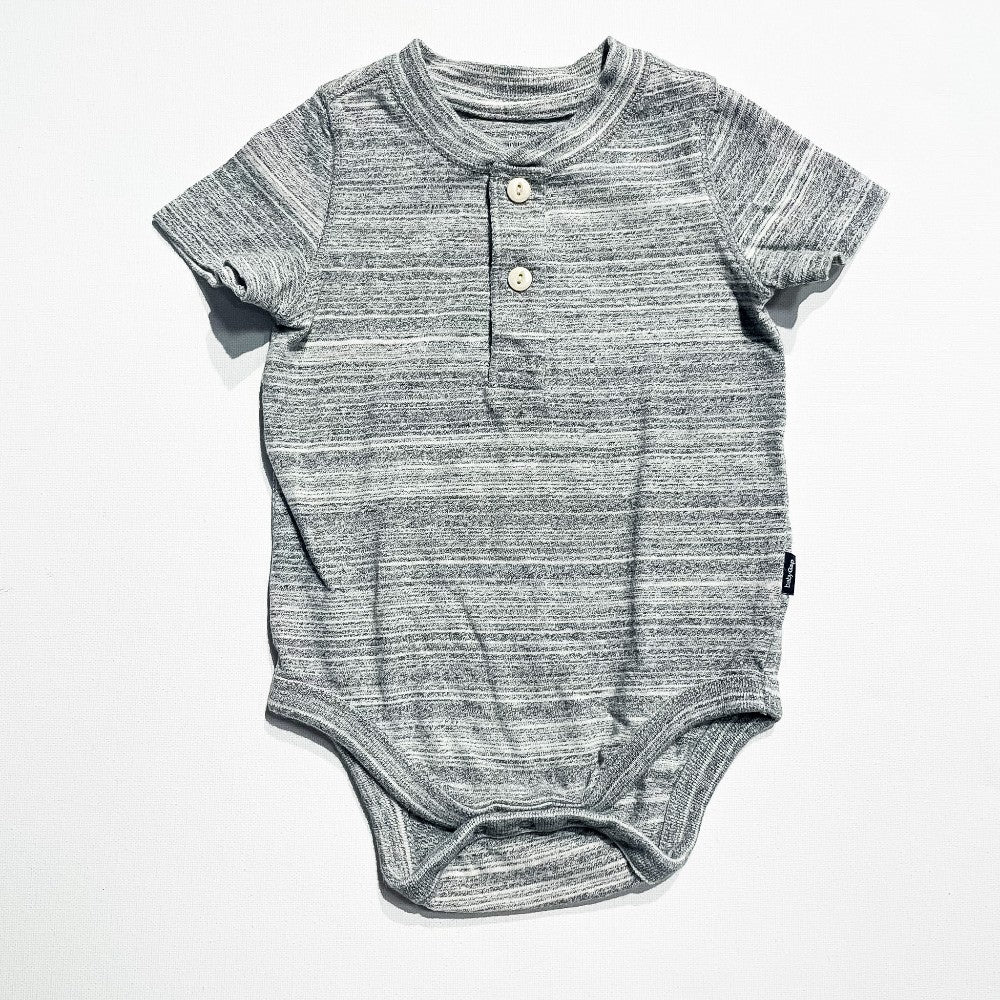 Gap Onesie 6-12M|211838