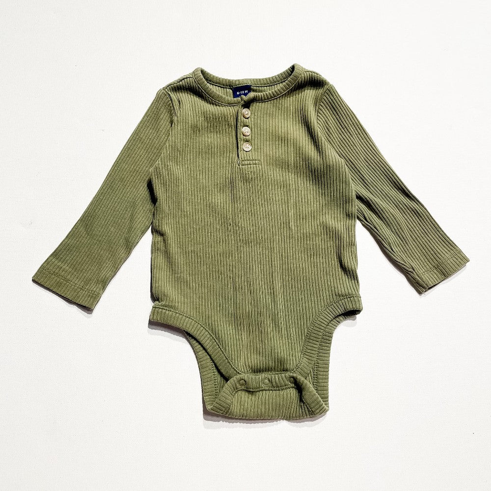 Old Navy onesie 6-12M|228107